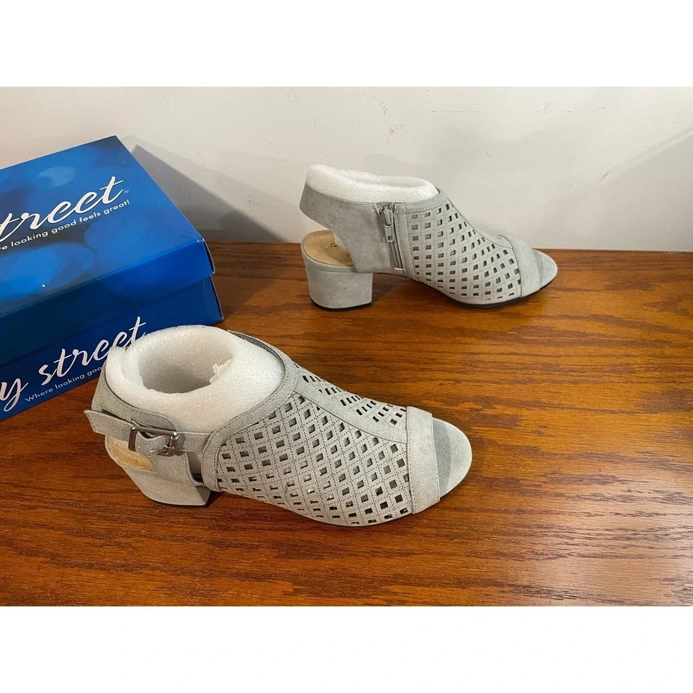 Easy Street Belva Flex Cutout Block‎ Heel Sandal Peep Toe Grey Comfort 10 NEW